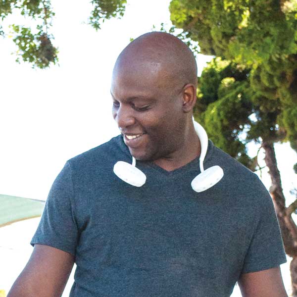 【9枚⇒6枚】ハンズフリーポータブル扇風機 Wファン ブラック